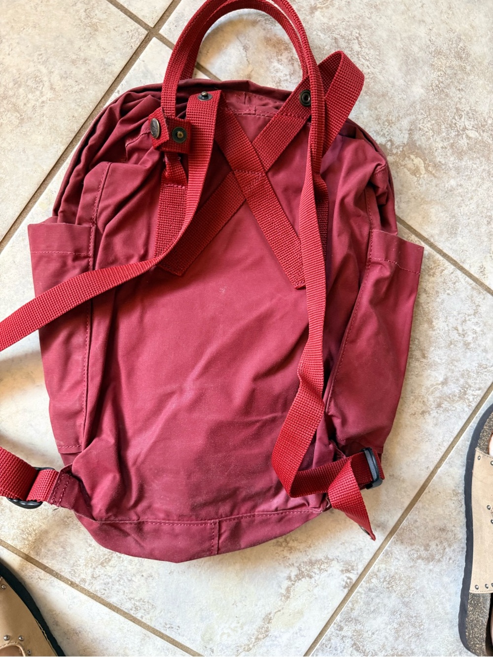 Fjallraven Kånken Backpack in Raspberry Red - Picture 4 of 5